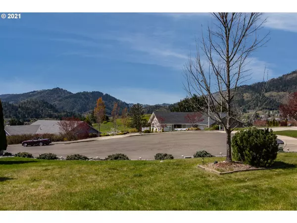 Myrtle Creek, OR 97457,1388 NE LISA WAY