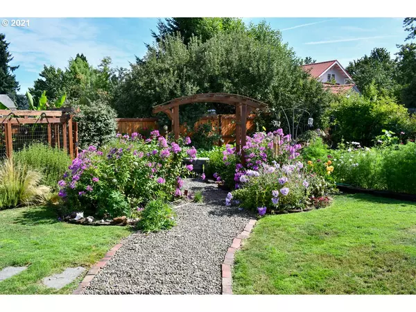 Cottage Grove, OR 97424,540 KATHLEEN DR