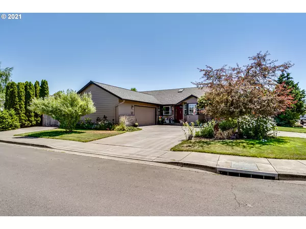 Harrisburg, OR 97446,1061 APPLEGATE PL