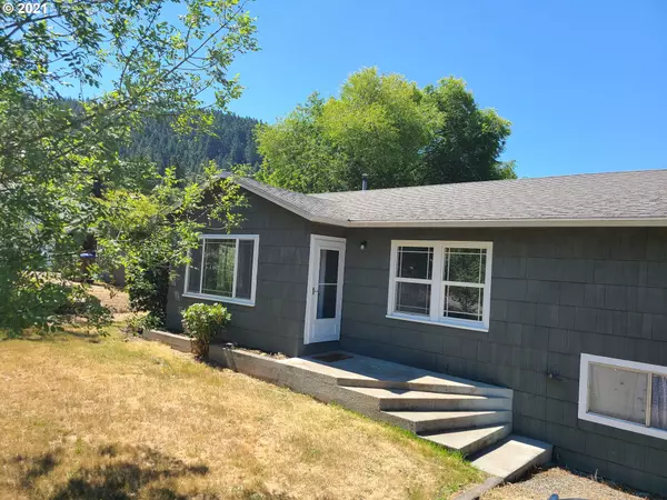 280 CREST DR, Myrtle Creek, OR 97457