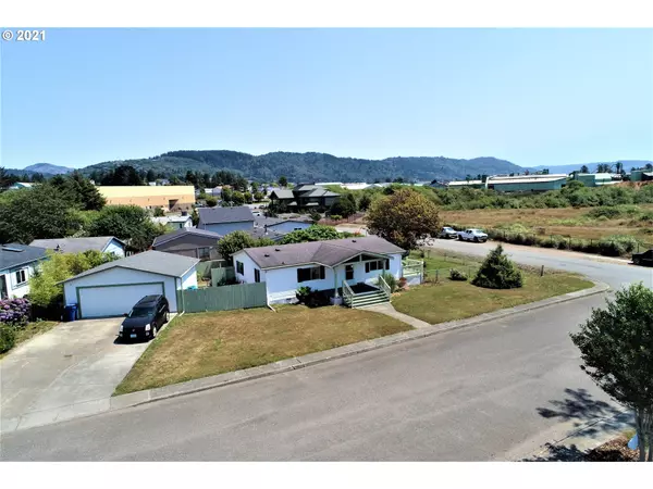 398 SMITH DR, Brookings, OR 97415