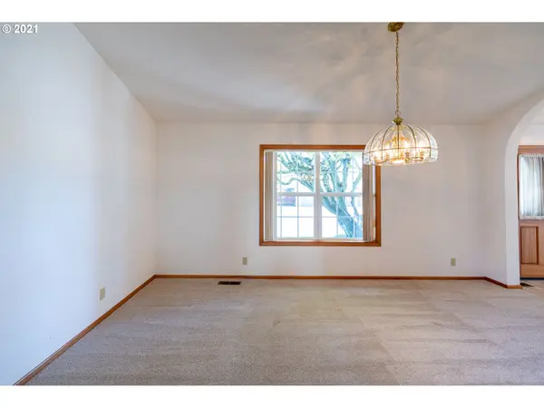 Eugene, OR 97408,3146 POWDER RIVER DR