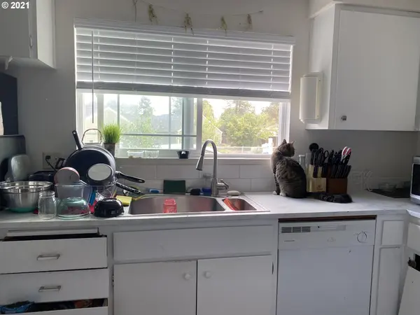 88040 5TH ST, Veneta, OR 97487