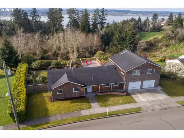 135 Skyline AVE, Astoria, OR 97103