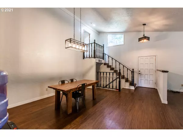 Cottage Grove, OR 97424,77795 SUNSET DR