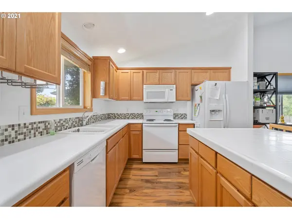 Mc Minnville, OR 97128,2285 SW CREEKSIDE LN