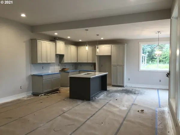 40901 Crest View LN, Knappa, OR 97103