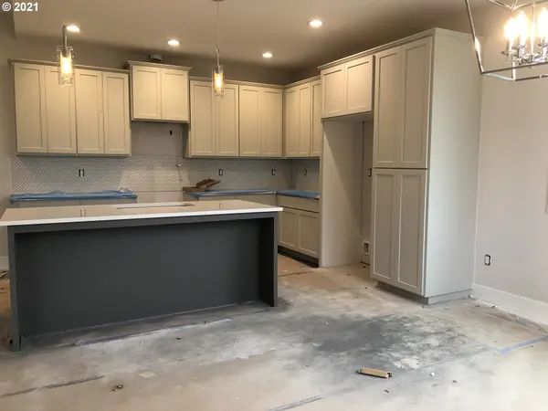 40901 Crest View LN, Knappa, OR 97103