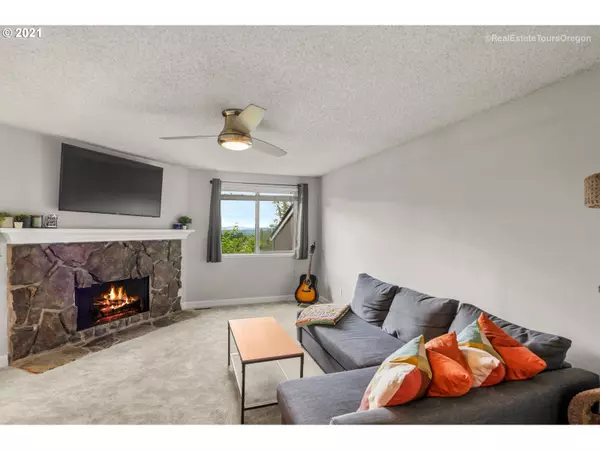 Lake Oswego, OR 97035,44 EAGLE CREST DR #28