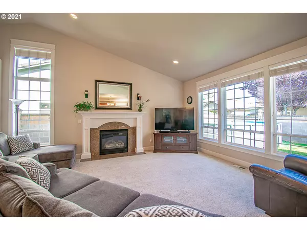 Creswell, OR 97426,1224 GREENBRIAR DR