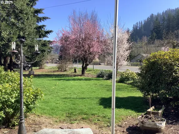 6082 Main ST, Springfield, OR 97478