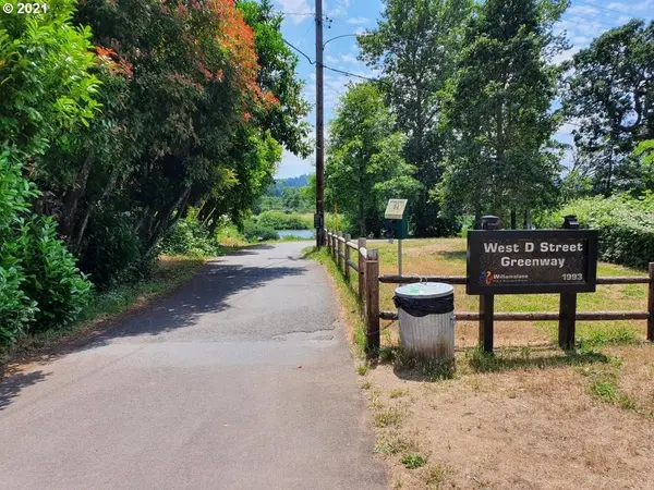 229 W E ST, Springfield, OR 97477