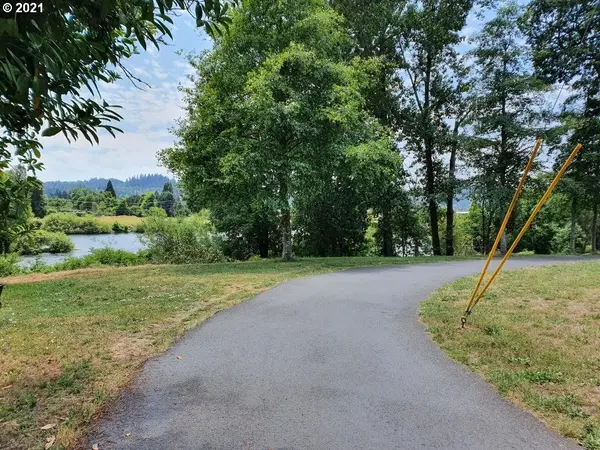 229 W E ST, Springfield, OR 97477