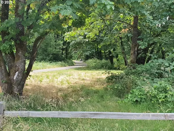 229 W E ST, Springfield, OR 97477