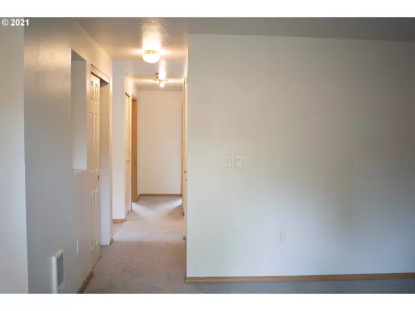 Gresham, OR 97030,4824 W POWELL BLVD #106