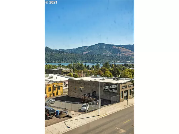 Hood River, OR 97031,115 STATE ST