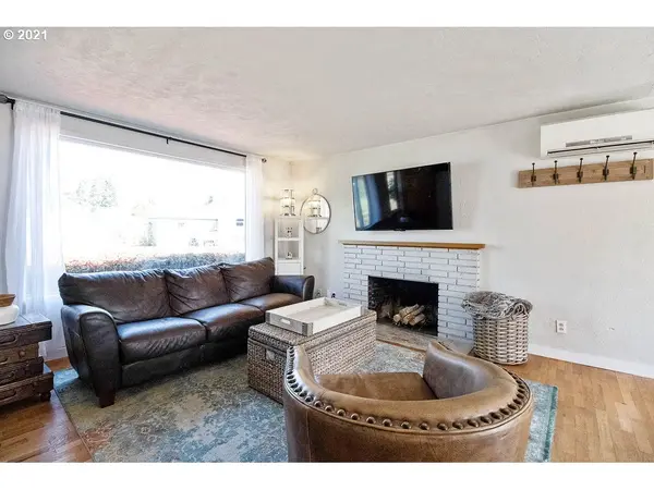 Eugene, OR 97401,2082 CARMEL AVE