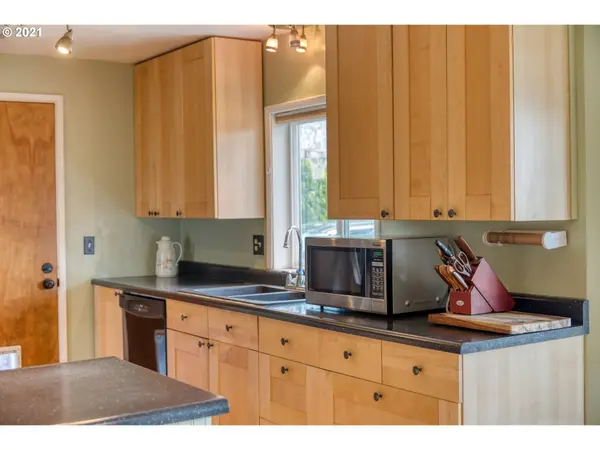 4475 WILLHI ST, Eugene, OR 97402