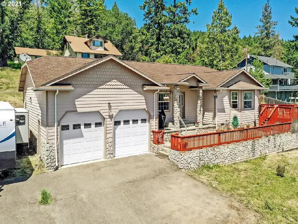 349 E SIXTH AVE, Sutherlin, OR 97479