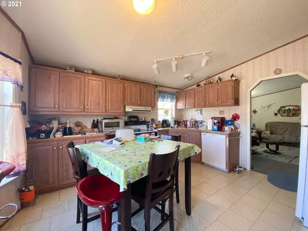 Cottage Grove, OR 97424,77500 S 6TH ST SPACE B7