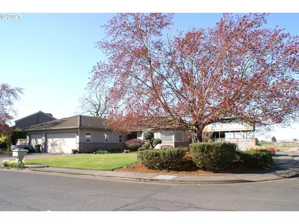 305 MCLAUGHLIN DR, Woodburn, OR 97071