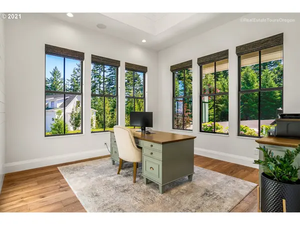 25755 SW LADD HILL RD, Sherwood, OR 97140