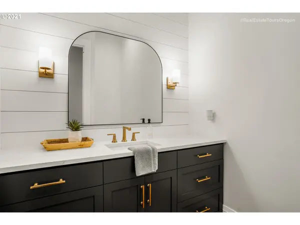 25755 SW LADD HILL RD, Sherwood, OR 97140