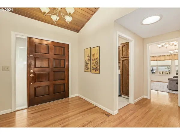 Lake Oswego, OR 97034,1672 HIGHLAND DR