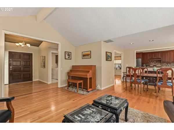 Lake Oswego, OR 97034,1672 HIGHLAND DR