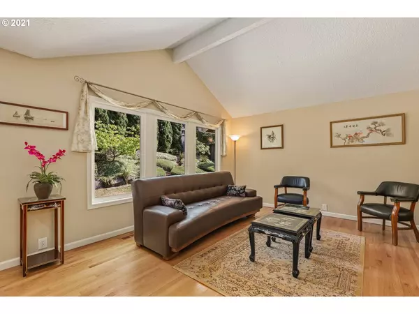 Lake Oswego, OR 97034,1672 HIGHLAND DR