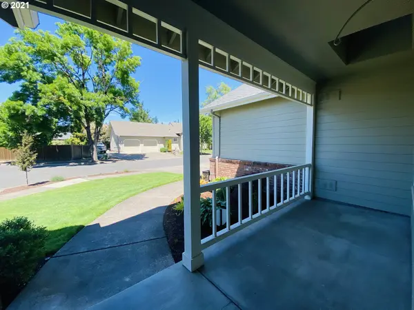 1078 BACKLUND PL, Eugene, OR 97401