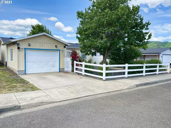 377 E LOCUST CT, Yoncalla, OR 97499