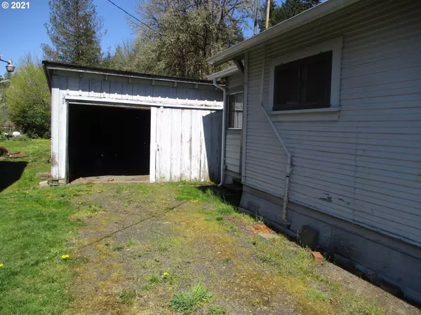 Vernonia, OR 97064,242 B ST