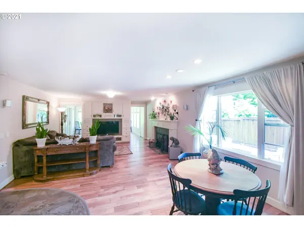 1325 INGLEWOOD AVE, Eugene, OR 97401