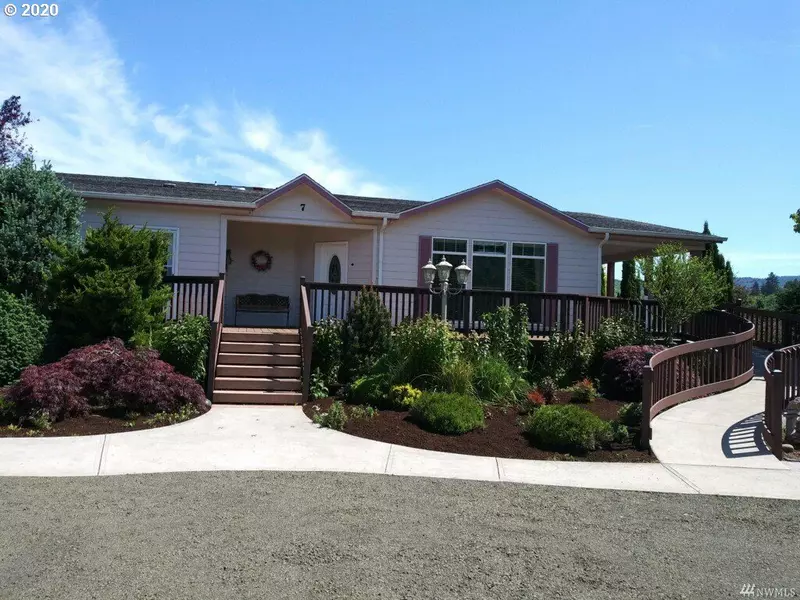 7 Misty River LN, Cathlamet, WA 98612