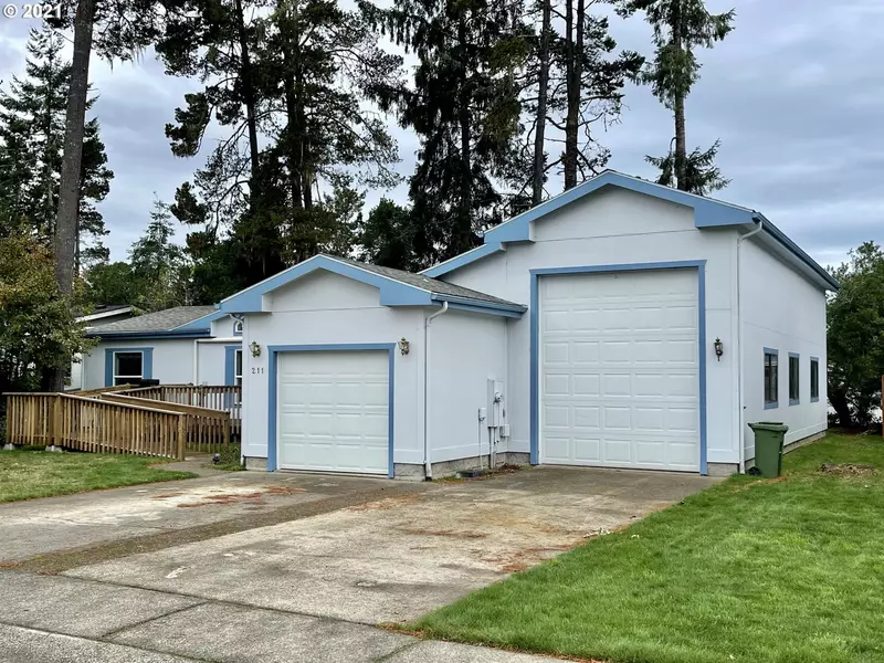 211 LAKELAND BLVD, Lakeside, OR 97449