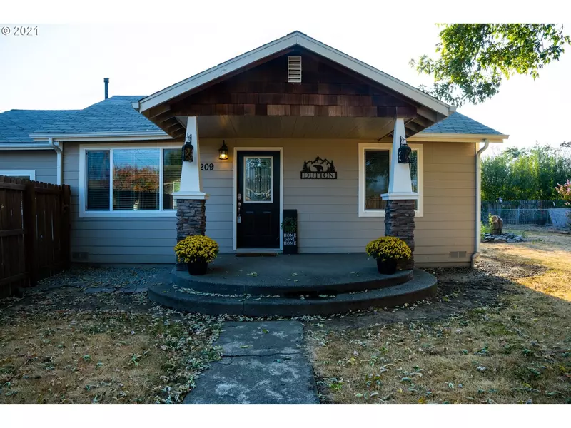 209 SUNSET ST, Sutherlin, OR 97479