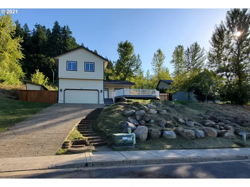 765 QUEENS AVE, Creswell, OR 97426