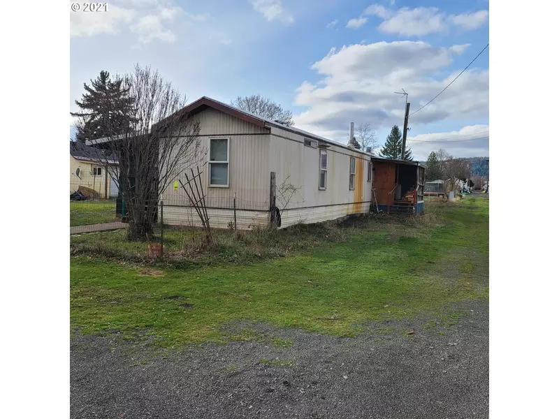 260 S 6TH AVE, Elgin, OR 97827