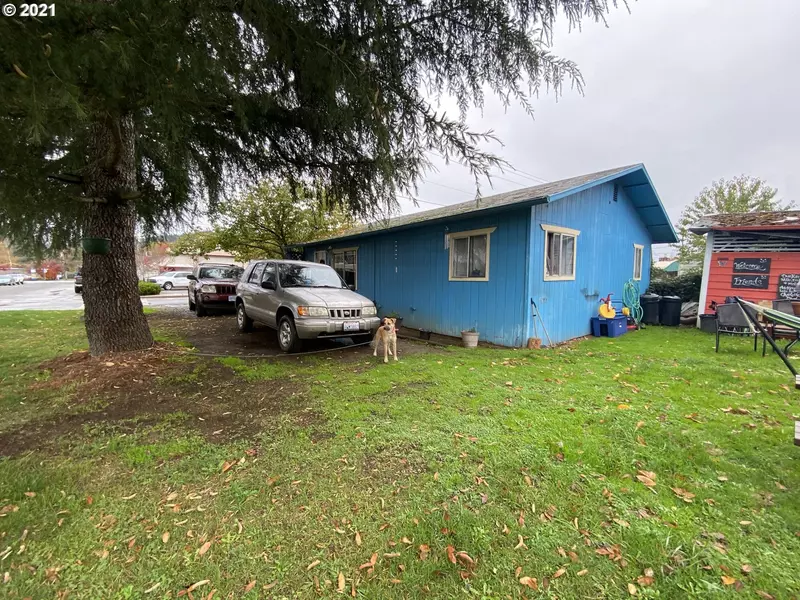 202 E EVERETT AVE, Sutherlin, OR 97479