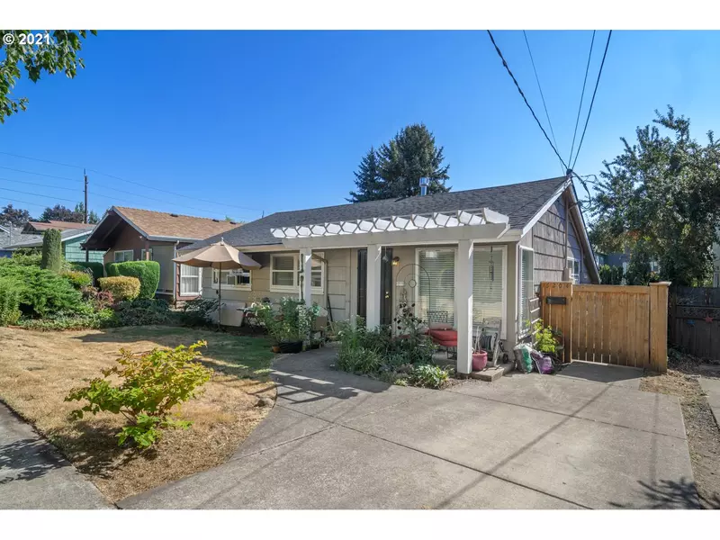 6204 S KELLY AVE, Portland, OR 97239