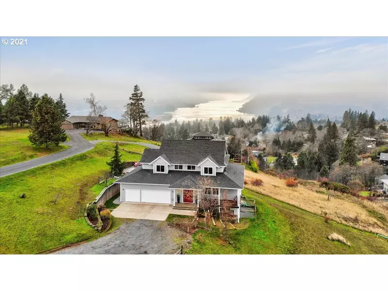 450 STRAWBERRY MTN PL, White Salmon, WA 98672