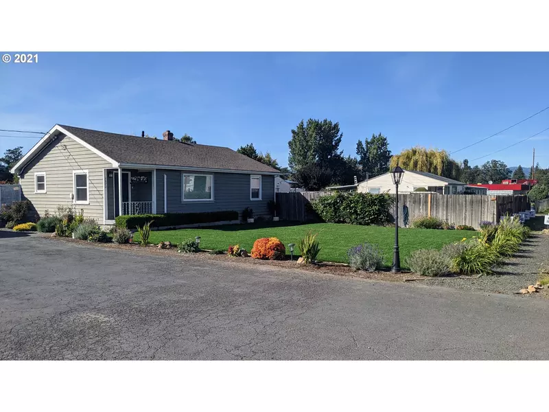 1672 TUCKER RD, Hood River, OR 97031