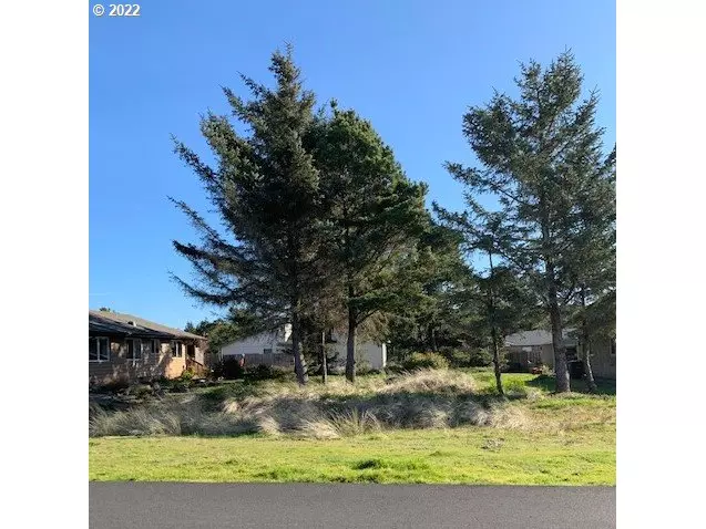 2409 NW BAYSHORE LOOP, Waldport, OR 97394