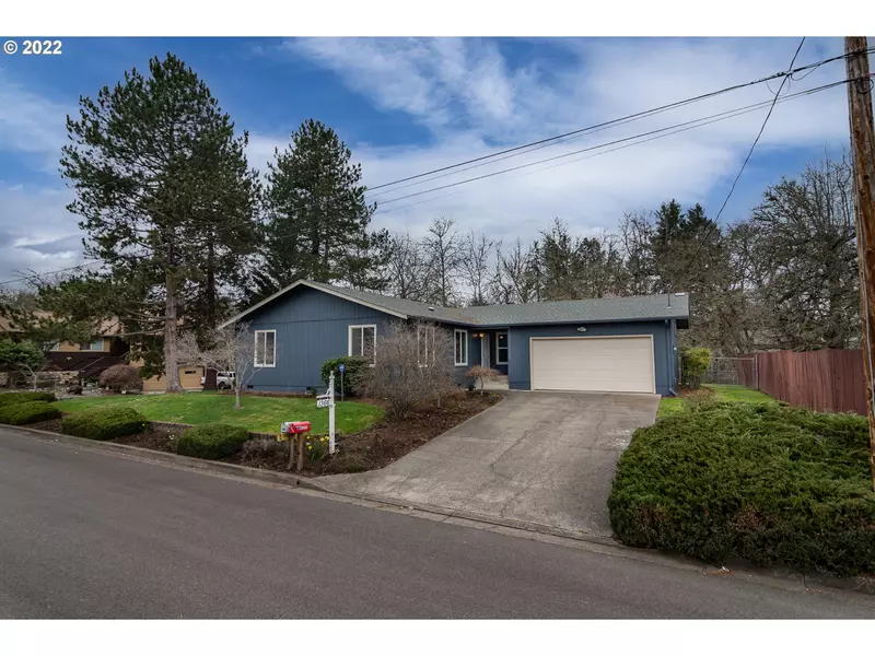 1366 NW WHIPPLE AVE, Roseburg, OR 97471