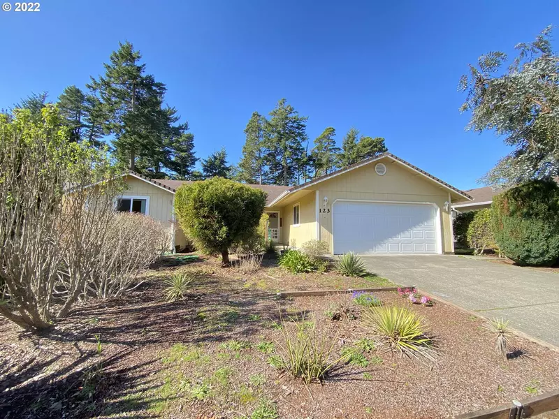 123 Park Village LOOP, Florence, OR 97439