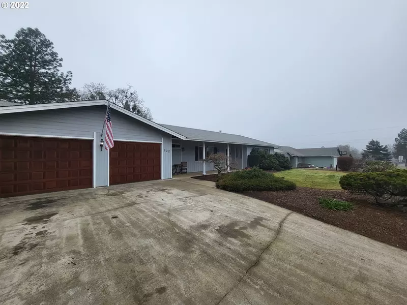 622 SE PARKWAY DR, Winston, OR 97496