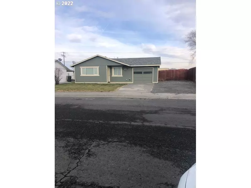 110 HEATHER DR, Stanfield, OR 97875