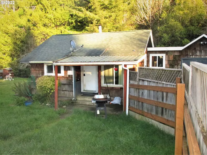 56493 RIVERTON RD, Coquille, OR 97423