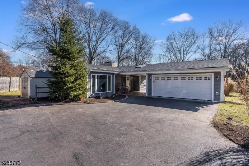 80 Old Stonehouse Dr, Bedminster Twp., NJ 07921